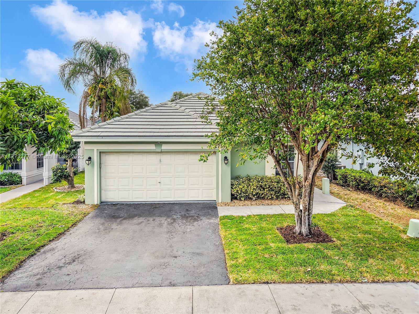 Picture of 2719 Arrowwood Ct, Davie, FL 33328