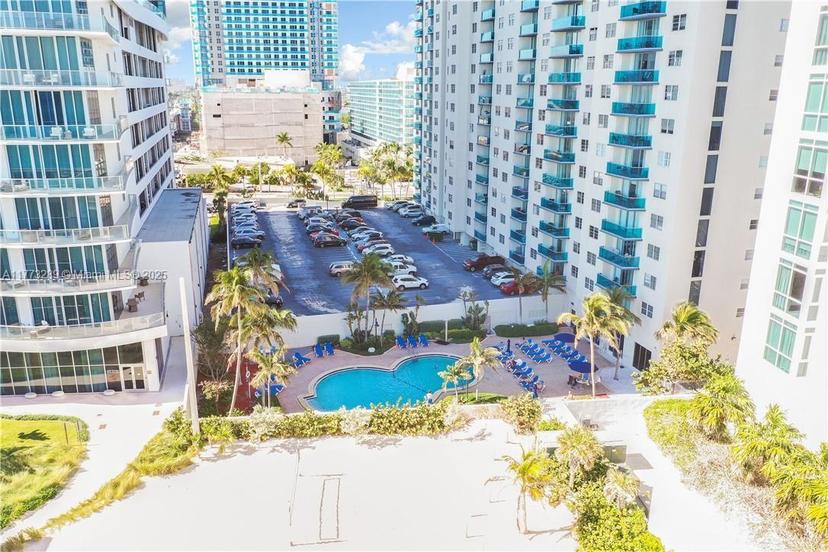 Picture of 4001 S Ocean Dr # 8R, Hollywood FL 33019