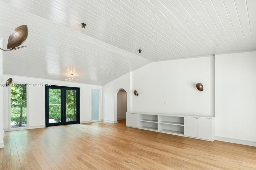 Picture of 610 Reinante Ave, Coral Gables FL 33156