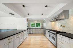 Picture of 610 Reinante Ave, Coral Gables, FL 33156