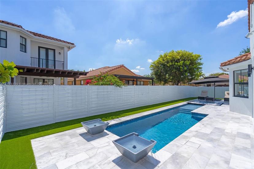 Picture of 1005 NW 100Th Ave, Miami FL 33172