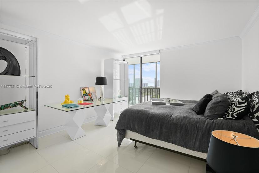 Picture of 20301 W Country Club Dr # 1226, Aventura FL 33180