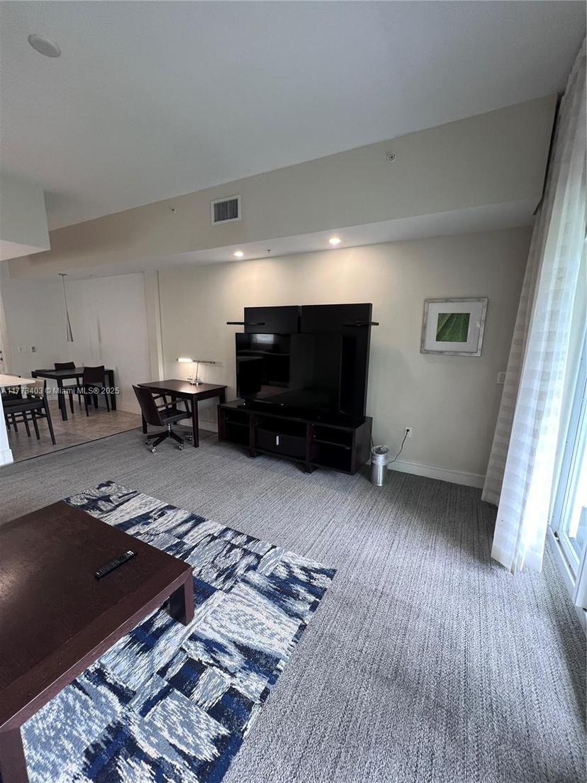 Picture of 5300 NW 87Th Ave # 916, Doral FL 33178