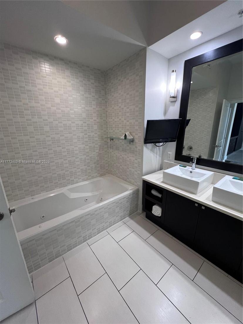 Picture of 5300 NW 87Th Ave # 916, Doral FL 33178