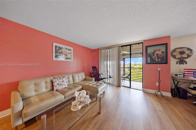 Picture of 901 Colony Point Cir # 509, Pembroke Pines FL 33026