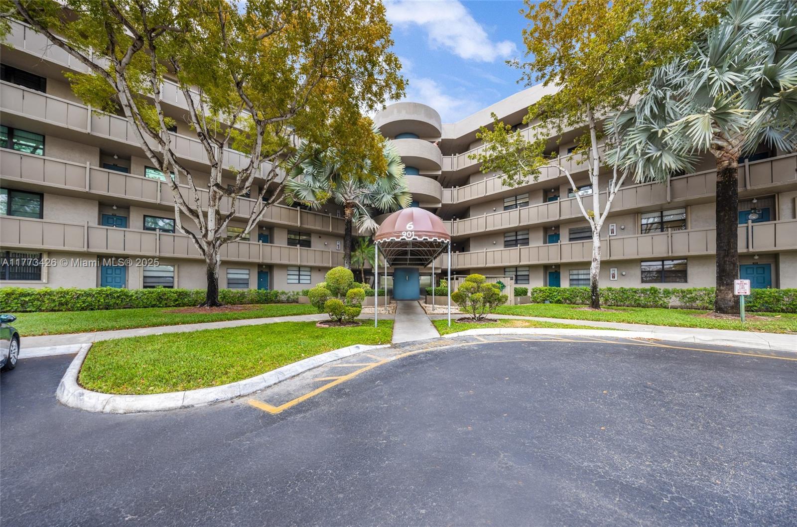 Picture of 901 Colony Point Cir # 509, Pembroke Pines, FL 33026