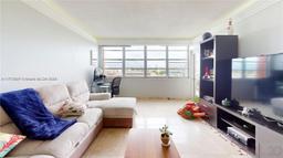 Picture of 1351 NE Miami Gardens Dr # 704E, Miami, FL 33179