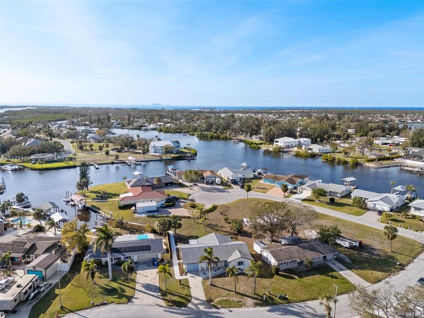 Picture of 105 12Th St Sw, Other City - In The State Of Florida FL 33570