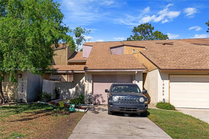 Picture of 10057 Romaine Cir N, Jacksonville FL 32225