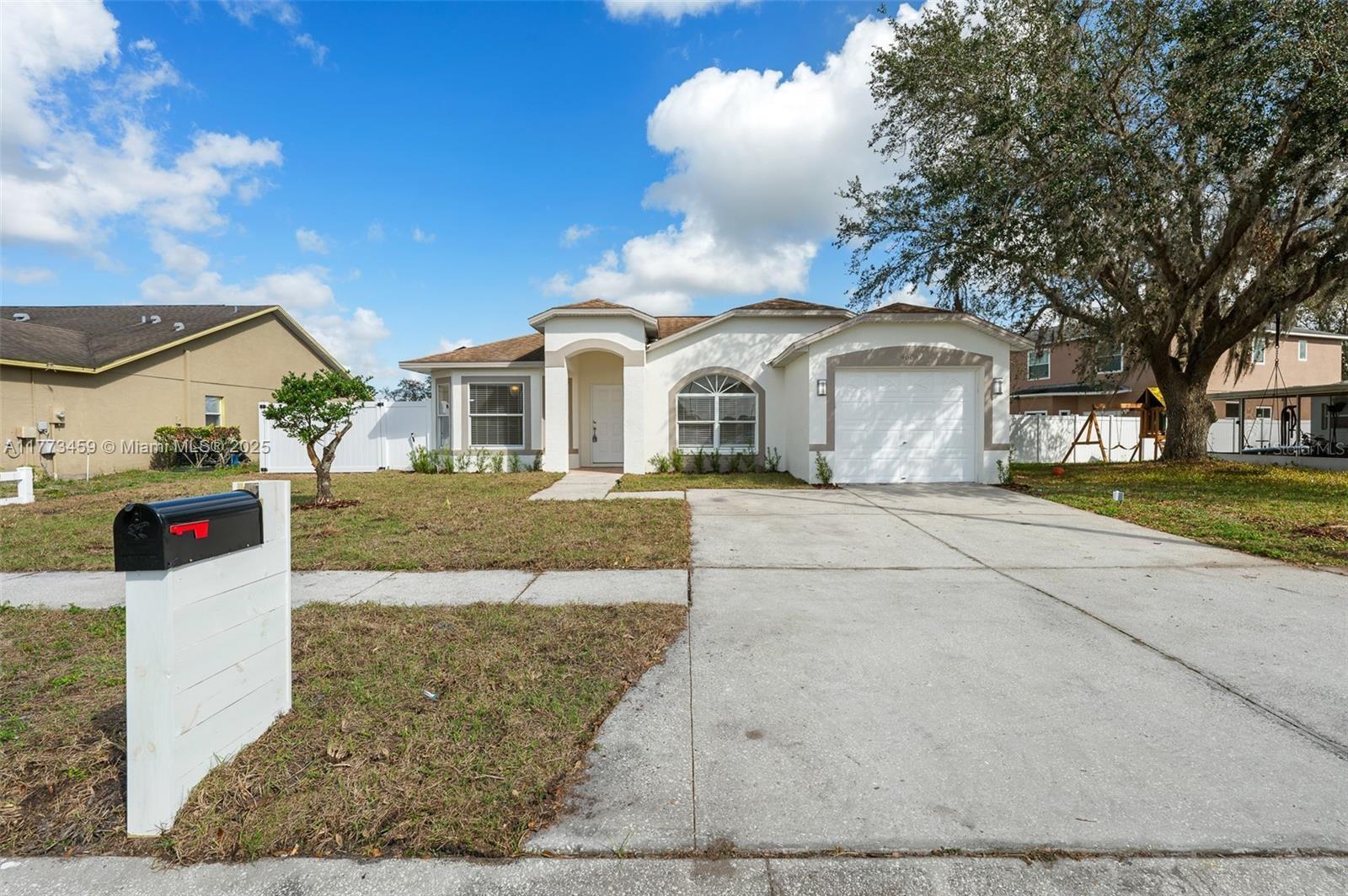 Picture of 4604 Hunts Ave, Plant City, FL 33566