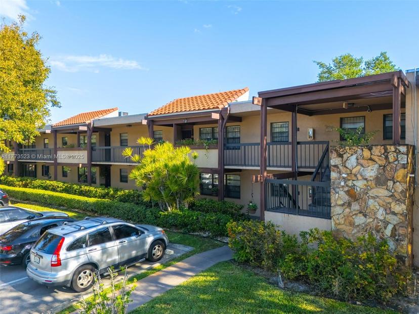 Picture of 20801 San Simeon Way # 204, Miami FL 33179