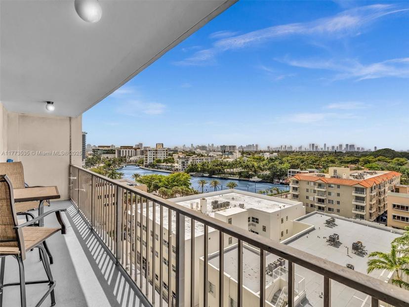 Picture of 2625 Collins Ave # 909, Miami Beach FL 33140
