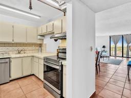 Picture of 2625 Collins Ave # 909, Miami Beach, FL 33140