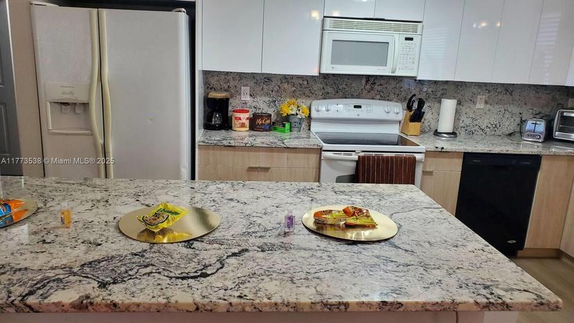Picture of 101 NW 2Nd Ave, Hallandale Beach FL 33009