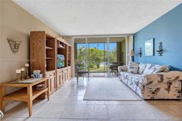 Picture of 922 NE 199Th St # 206, Miami, FL 33179