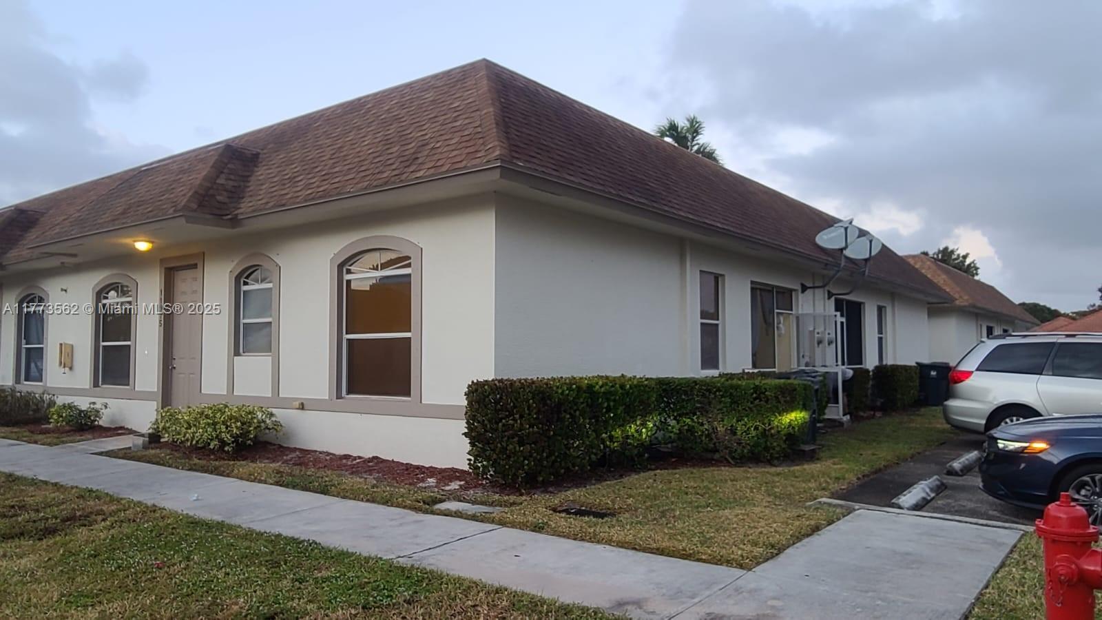 Picture of 11975 Sturbridge Ln, Wellington, FL 33414