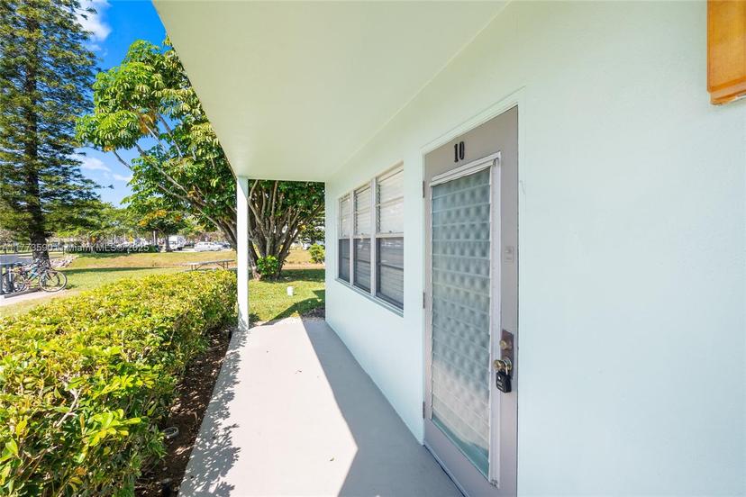 Picture of 10 Oakridge B # 10, Deerfield Beach FL 33442