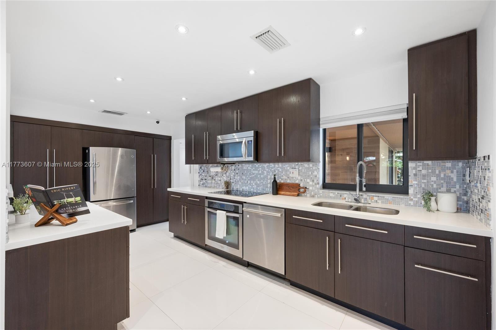 Picture of 20205 NE 10Th Pl, Miami, FL 33179