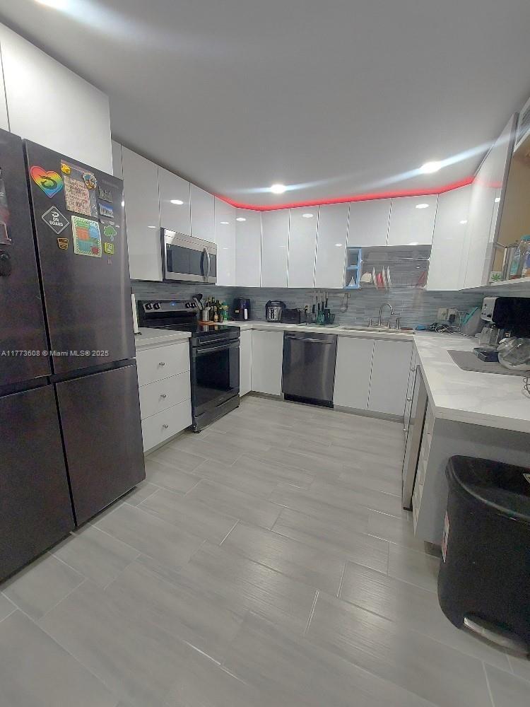 Picture of 16300 Golf Club Rd # 317, Weston, FL 33326