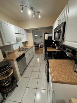 Picture of 4330 Hillcrest Dr # 304, Hollywood, FL 33021