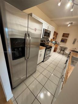 Picture of 4330 Hillcrest Dr # 304, Hollywood, FL 33021