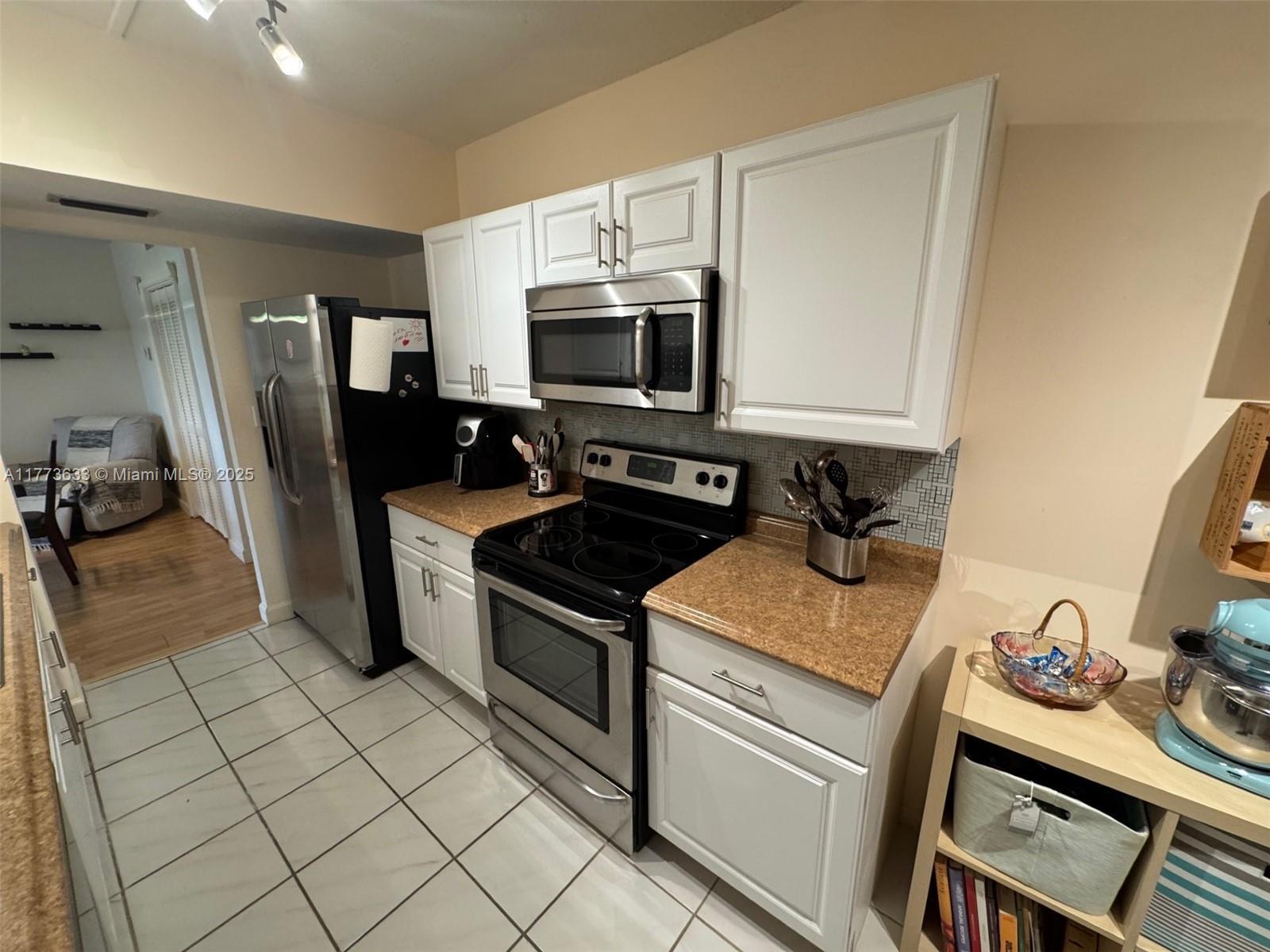 Picture of 4330 Hillcrest Dr # 304, Hollywood, FL 33021