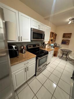 Picture of 4330 Hillcrest Dr # 304, Hollywood, FL 33021