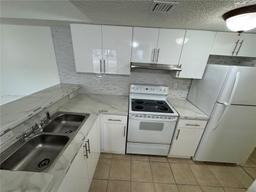 Picture of 7135 NW 179Th St # 110, Hialeah, FL 33015