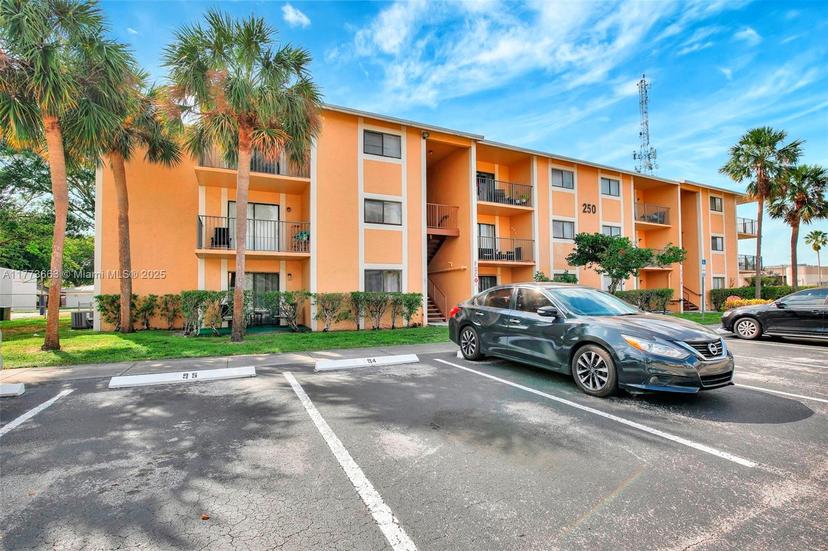 Picture of 250 W Palm Cir W # 301, Pembroke Pines FL 33025