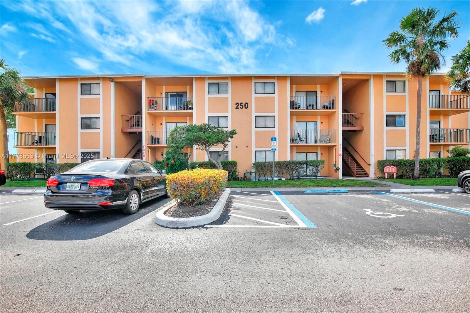 Picture of 250 W Palm Cir W # 301, Pembroke Pines, FL 33025