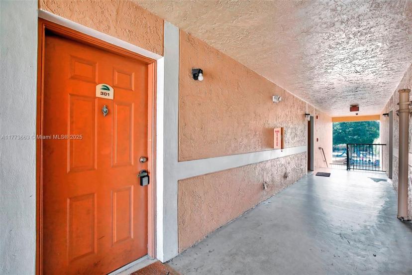 Picture of 250 W Palm Cir W # 301, Pembroke Pines FL 33025