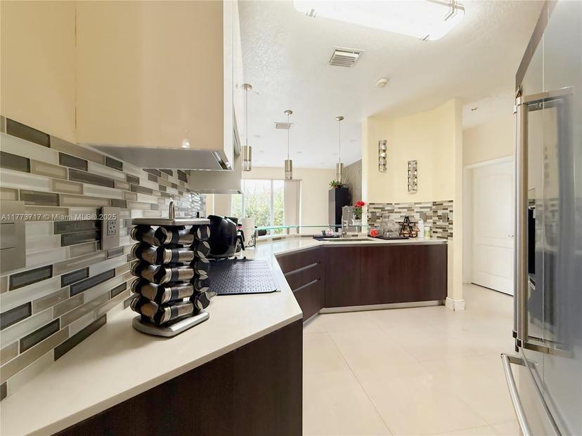 Picture of 10982 NW 86Th Ter # 10982, Doral FL 33178