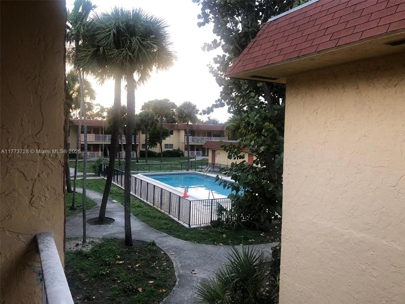 Picture of 850 E Commercial Blvd # 101A, Oakland Park FL 33334