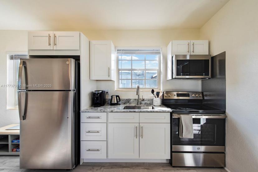 Picture of 115 NE 2Nd St, Hallandale Beach FL 33009