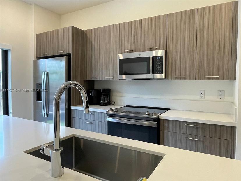 Picture of 7915 NW 104Th Ave # 5, Doral FL 33178