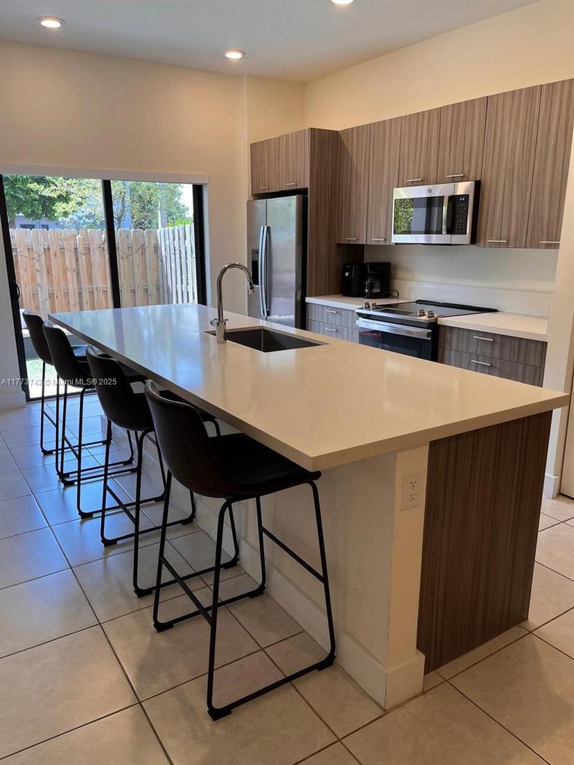Picture of 7915 NW 104Th Ave # 5, Doral FL 33178