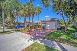 Picture of 9567 N Crescent View Dr N, Boynton Beach, FL 33437