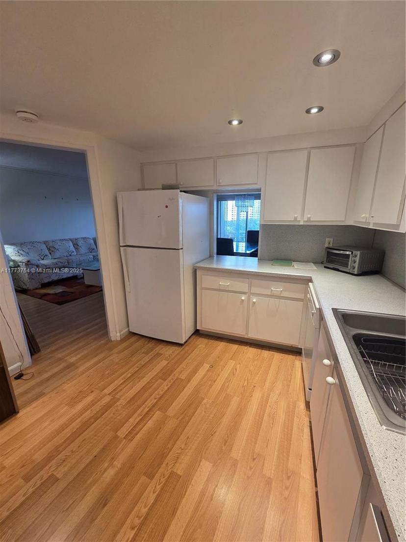Picture of 200 Diplomat Pkwy # 719, Hallandale Beach FL 33009