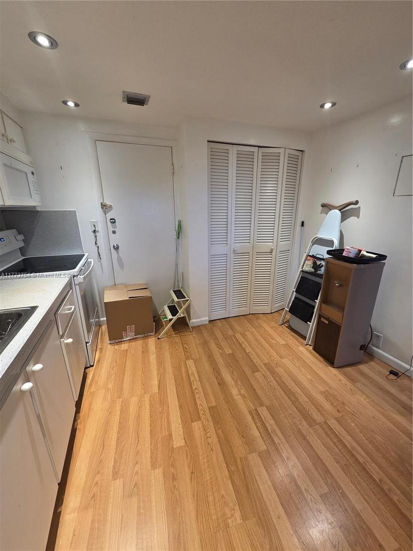 Picture of 200 Diplomat Pkwy # 719, Hallandale Beach FL 33009