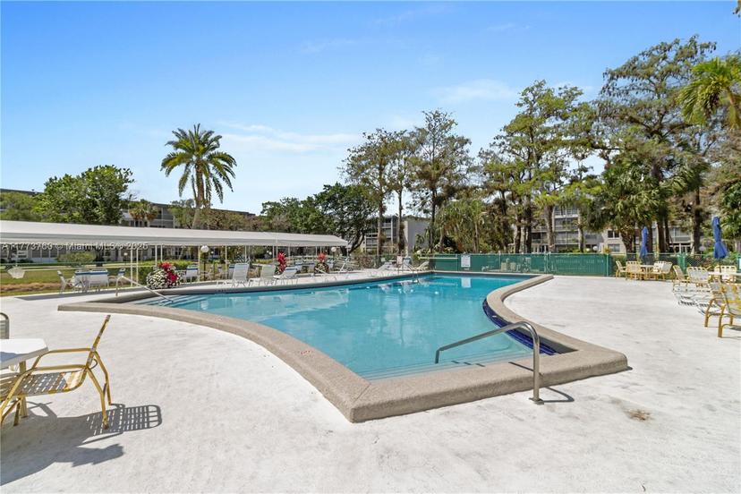 Picture of 4850 NW 29Th Ct # 423, Lauderdale Lakes FL 33313