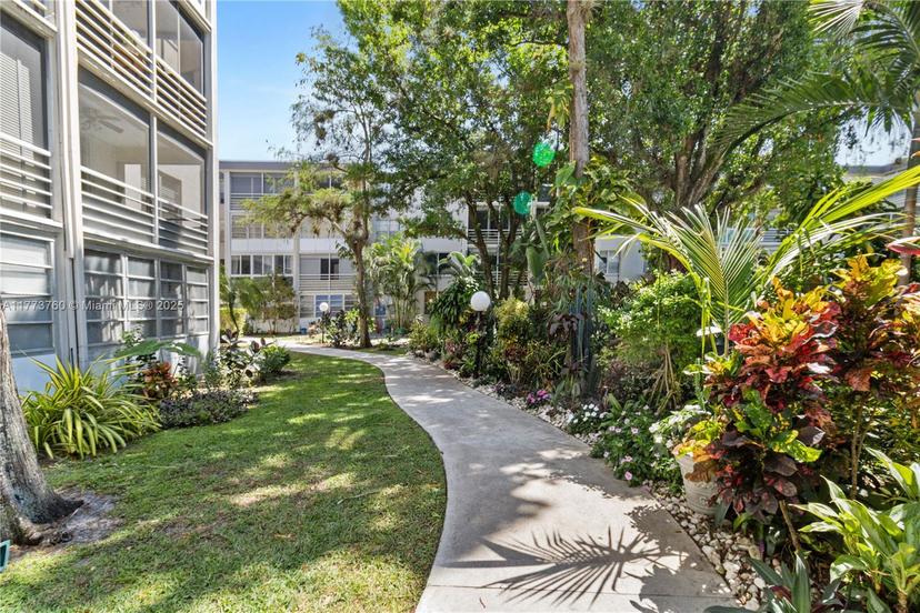 Picture of 4850 NW 29Th Ct # 423, Lauderdale Lakes FL 33313