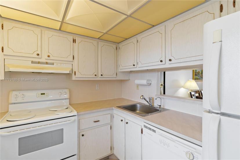 Picture of 4850 NW 29Th Ct # 423, Lauderdale Lakes FL 33313