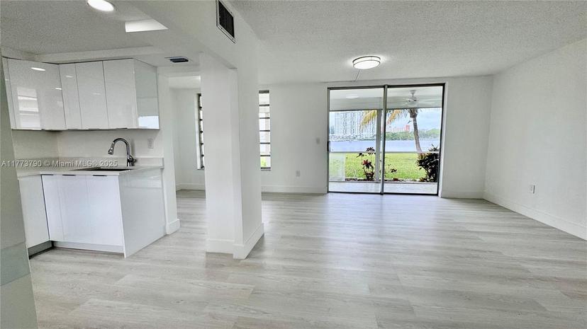 Picture of 2999 Point East Dr # C101, Aventura FL 33160
