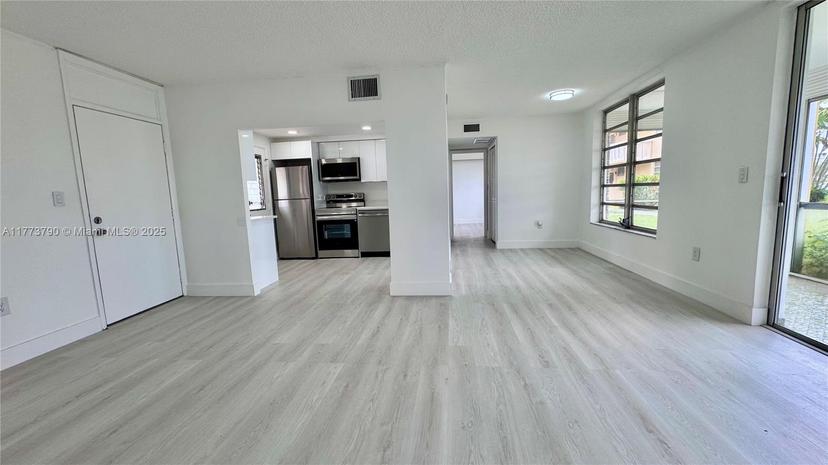 Picture of 2999 Point East Dr # C101, Aventura FL 33160