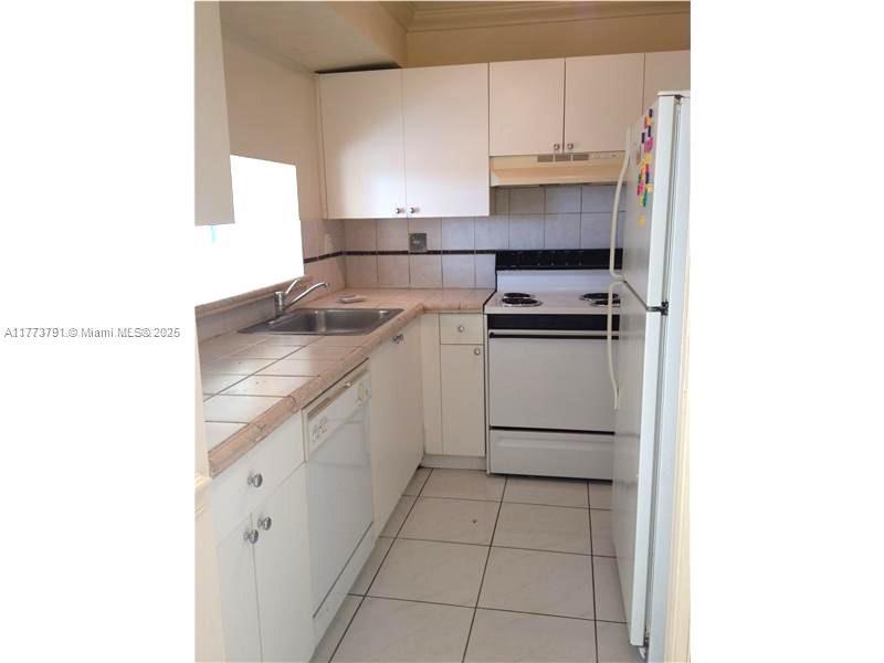 Picture of 2075 SW 122Nd Ave # 325, Miami FL 33175