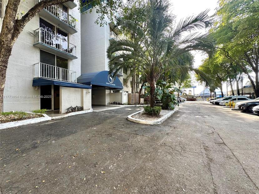 Picture of 1740 NW N River Dr # 327, Miami FL 33125