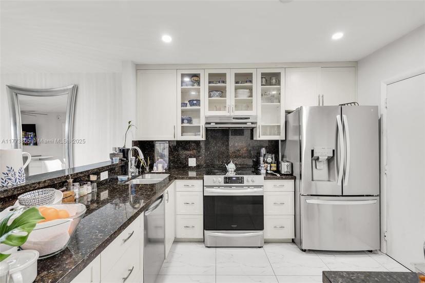 Picture of 851 NE 14Th Ave # 418, Hallandale Beach FL 33009