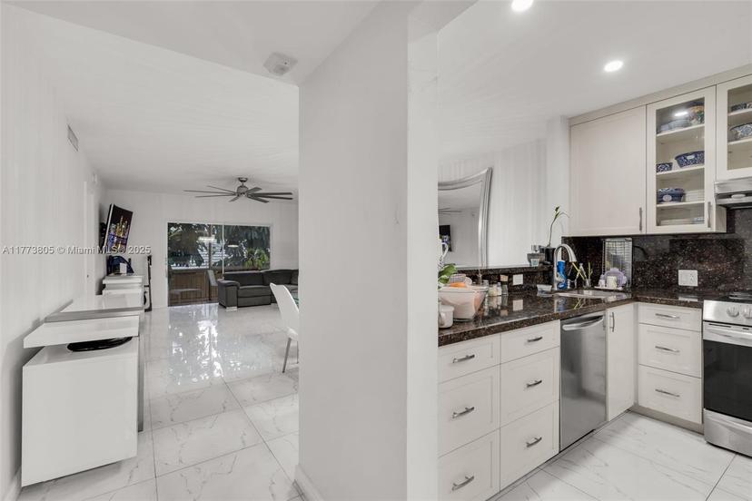 Picture of 851 NE 14Th Ave # 418, Hallandale Beach FL 33009
