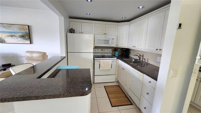 Picture of 2115 E Cambridge E # 2115, Deerfield Beach FL 33442