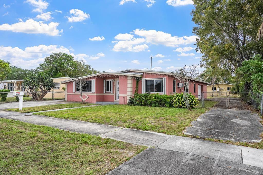 Picture of 1801 Lauderdale Manor Dr, Fort Lauderdale, FL 33311